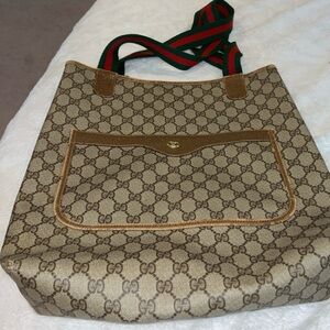 Authentic Gucci shoulder bag.